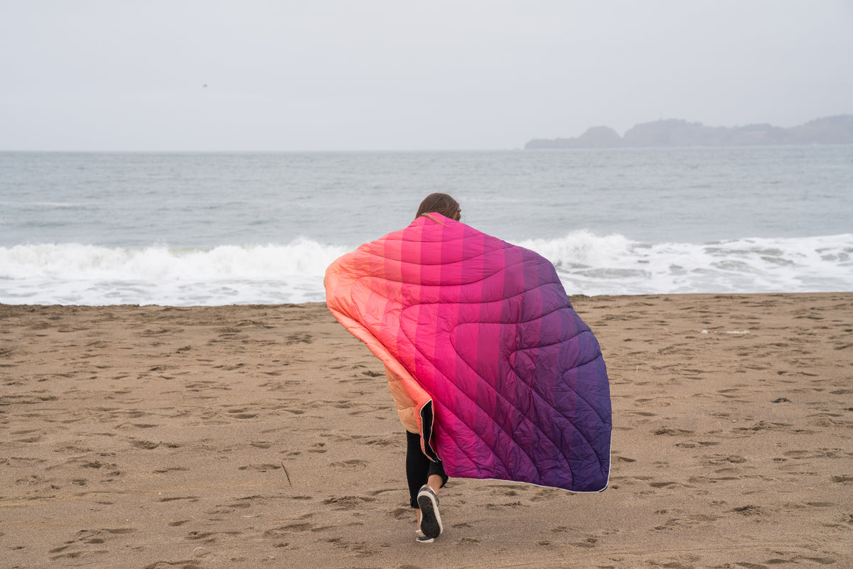 Original Puffy Blanket Dawn Pixel Fade Camping Blanket Rumpl Rumpl Canada